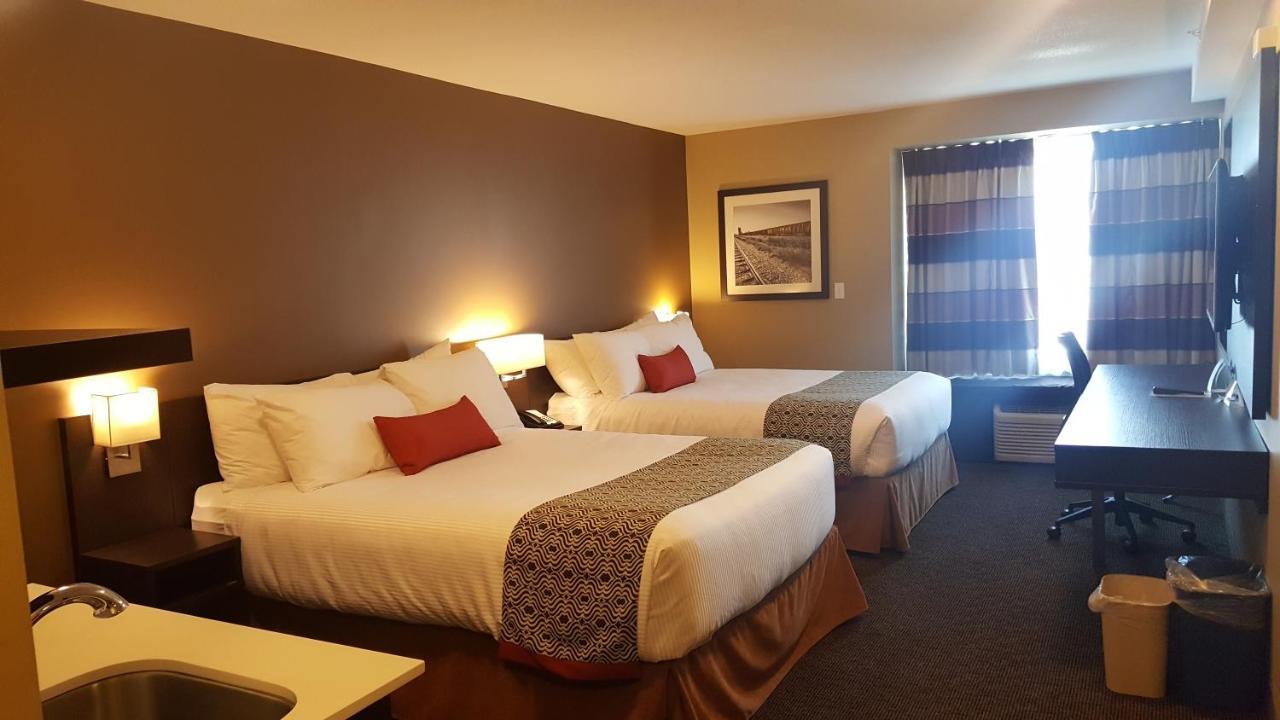 Microtel Inn & Suites By Wyndham Whitecourt Exterior foto