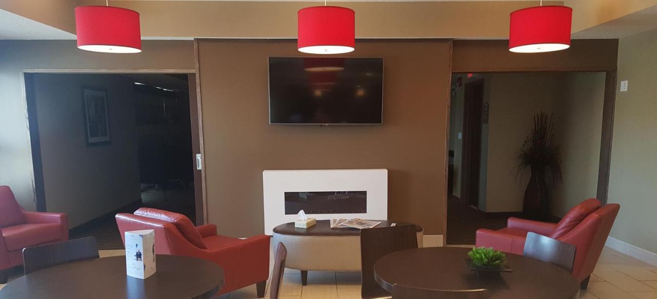 Microtel Inn & Suites By Wyndham Whitecourt Exterior foto